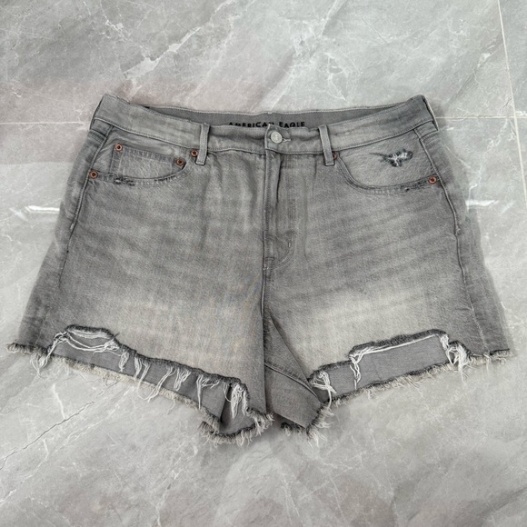 Women’s American Eagle Relaxed Distressed Gray Wash Jean Shorts Plus Size 14 - Picture 1 of 16